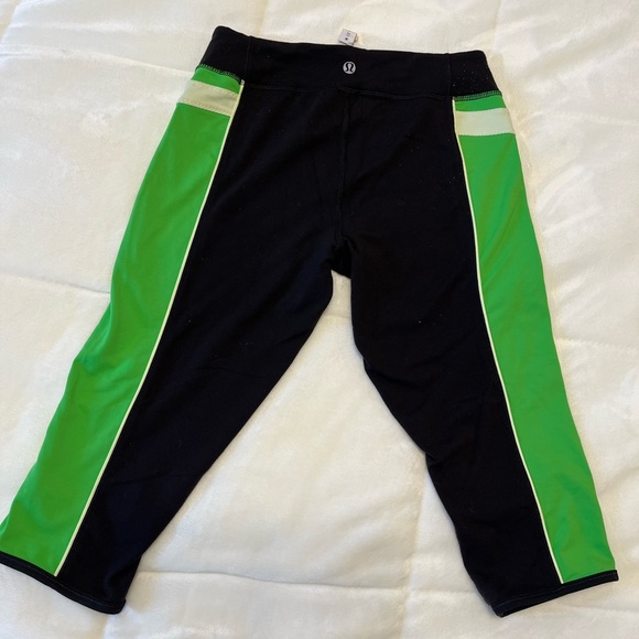 Y2K Lululemon Capri Leggings - Picture 4 of 4
